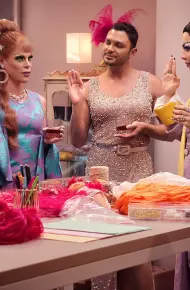 Nữ Hoàng Drag Ra đời